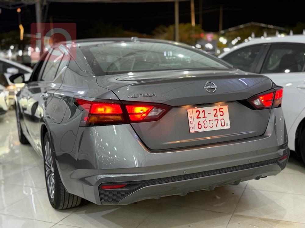 نيسان ألتيما